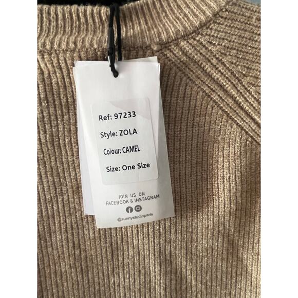 Sunny Studio Zola Camel Knit Sweater One Size Gold Button Shoulder Pullover NWT - Picture 4 of 8